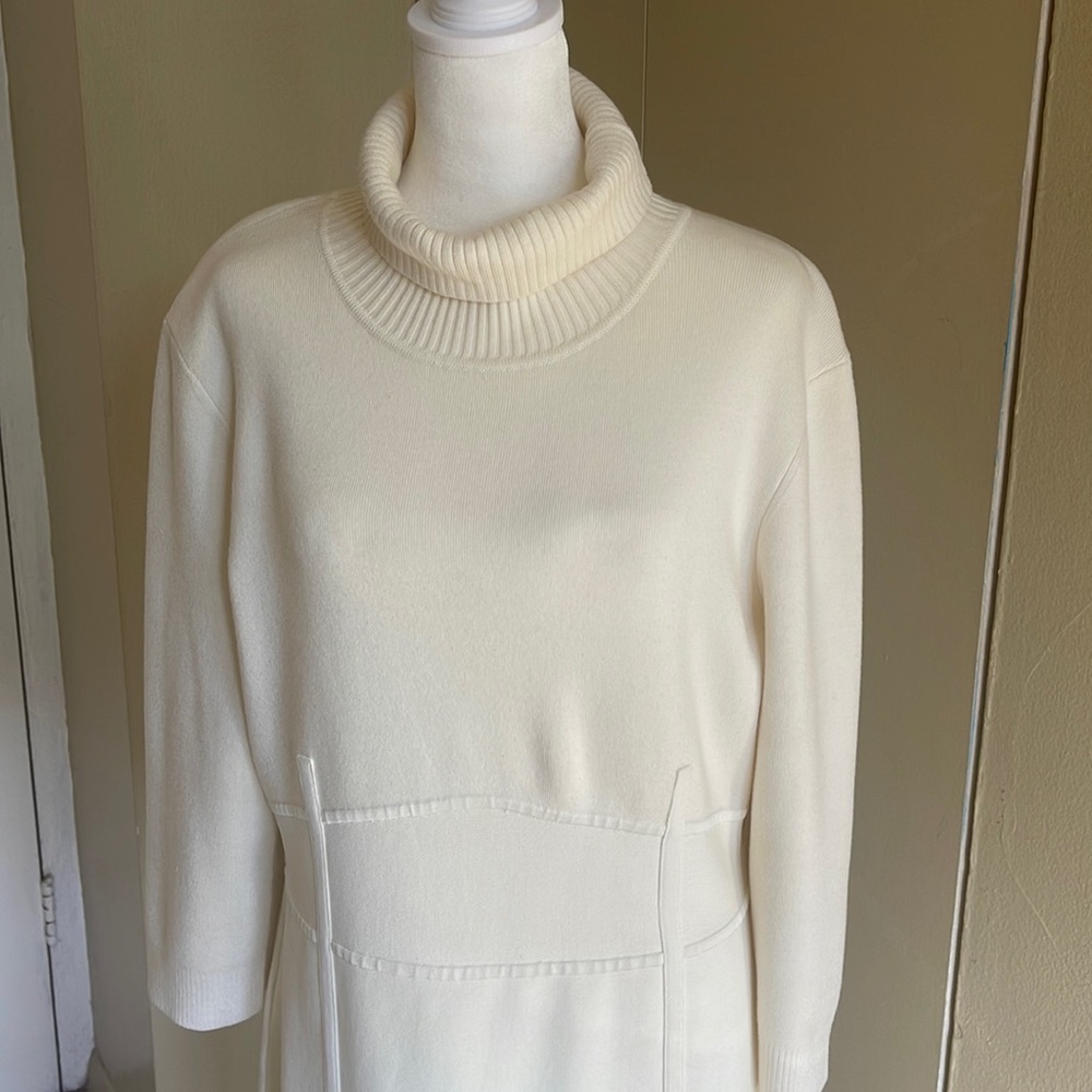 Barely Worn Bebe XXL Winter White Bodycon Dress Above the Knee Length Dress